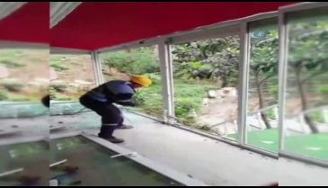 Oktar'ın villasında yıkım balyozlarla yapılıyor