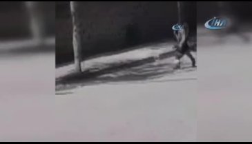 Yaşlı adamın topla gülümseten imtihanı