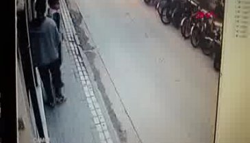 Bursa'da aniden yola çıkan genç ölümden döndü