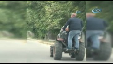 Bursa'da traktörle tehlikeli yolculuk kameraya yansıdı
