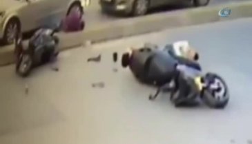 Motosikletlilerin feci kazası kamerada