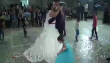 Pazar yeri düğün salonu oldu