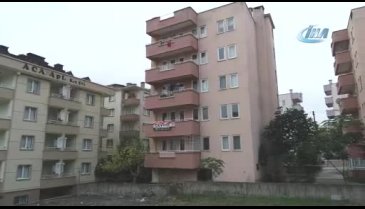 Bursa'da çökme tehlikesiyle tahliye edilen 6 katlı apartman havadan görüntülendi
