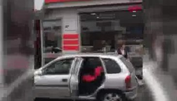 Çocuğunu unuttu! Arabaya döndüğünde ise...