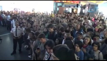 "Yol Arkadaşım 2" galası Bursa'da izdihama neden oldu