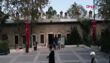 Bursa Koza Han zamana meydan okuyor