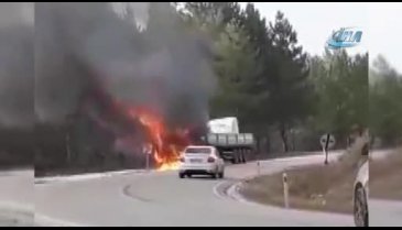 Bursa'da mermer yüklü TIR alev alev yandı!
