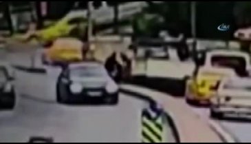 Hamile kadının üzerine motosiklet devrildi