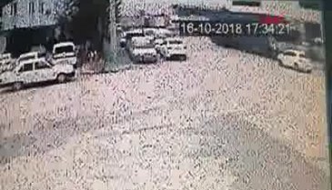Bursa'da otomobil ile motosiklet çarpıştı!
