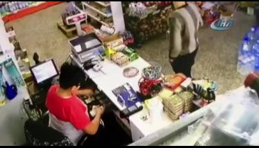 Bursa'da tırnakçılık yöntemiyle hırsızlık kamerada