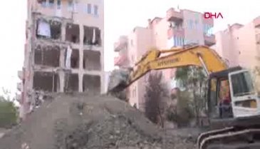 Bursa Görükle'deki hasarlı apartman yıkılıyor