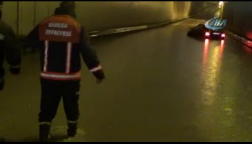 Bursa'yı sağanak vurdu!