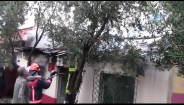 Bursa'da müstakil ev alevlere teslim oldu