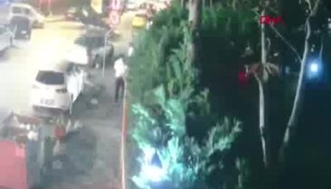 Dehşet! Bir kişi önüne geleni bıçakladı: 11 yaralı