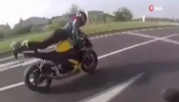 Motosiklette şınav çekti