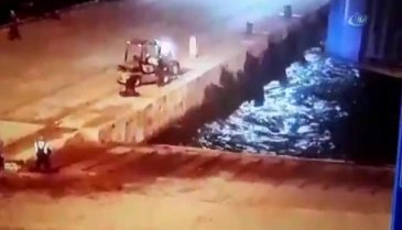 Forklift teknikerin üzerine düştü
