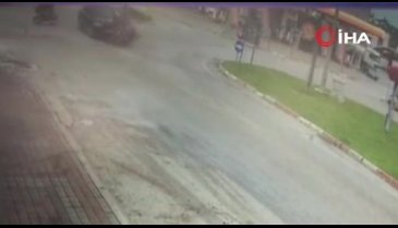 Bursa'da otomobil ile motosiklet çarpıştı