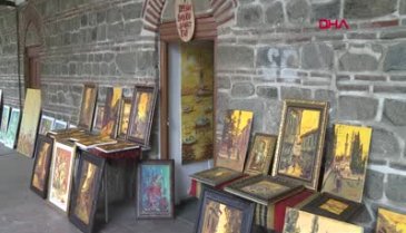Bursa'da emekli İngilizce öğretmeni, ömrünü resme adadı