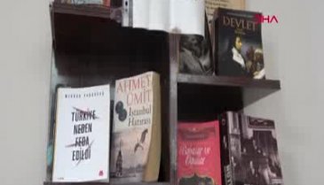 Bursa'da kitap okuyana çay ve kahve bedava