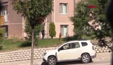 Polis temizlikçi kılığına girip yakaladı!