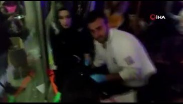 Bursa'da otomobil, otobüs durağına daldı