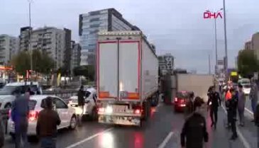 E-5'te kamyon devrildi! Yol kapandı...