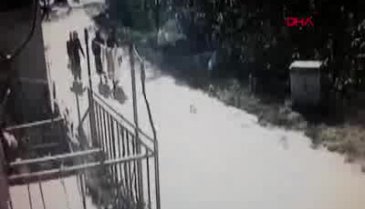 Bursa'da evlerin kapılarına gelip, paspas ve çiçeklik altında anahtar aradılar