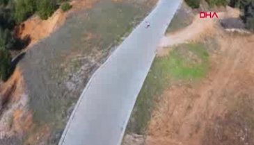 Yaşlı kadın ilk kez drone görünce... İlginç görüntüler!