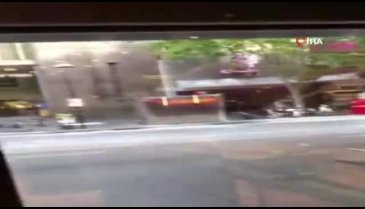Önce arabasını yaktı, sonra 2 kişiyi bıçakladı