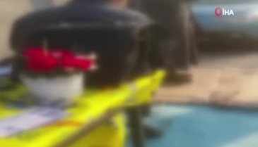 Çalı süpürgesiyle büyü bozarak vatandaşı çarpıyor