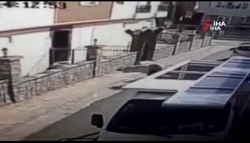 Eşiyle ilişkisi olduğunu düşündüğü adamı öldürdü