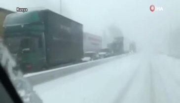 Kazaya karışan kamyon böyle patladı