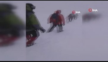 Fırtına ve tipiye rağmen Bursa Uludağ'ın tadını çıkardılar
