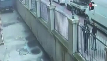 Sokak ortasında gasp dehşeti