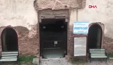 Bursa Ayasofya Orhan Cami'nin cam kapısındaki motifler ile yazılar söküldü