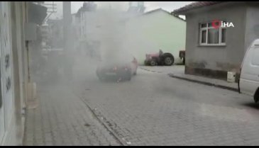 Bursa'da seyir halindeki otomobil alev aldı