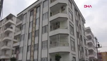 Polisle çatışırken oğlunu siper etti!