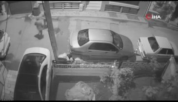 Bursa'da oto hırsızları güvenlik kamerasına yakalandı