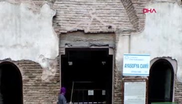 Bursa Ayasofya'nın sıvaları da dökülüyor