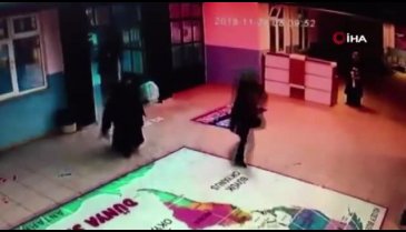 Öğretmene kızıp okulu bastılar