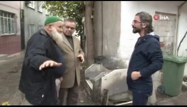 Bursa'da arsasından çıkan suyu, mahalledeki çeşmelere ücretsiz akıtıyor