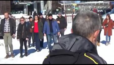 Bursa Uludağ'da kar 20 santim oldu, hafta sonu halk akın etti