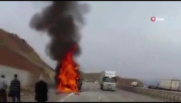 Seyir halindeki tır küle döndü