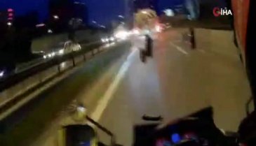 Motosikletlinin metrelerce sürüklendiği kaza kamerada