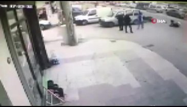 İki polisin yaralandığı kaza kamerada