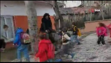 Bursa'da öğrenciler, öğretmenlerinin peşini bırakmadı