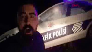 Bursa'da maket polis aracını gerçek sanıp, kamyonetiyle 1 saat bekledi