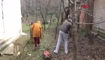 Bursa'da babalarından öğrendikleri tarifle 500 litre sirke yaptılar