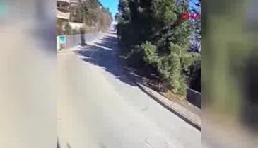 Freni patlayan kamyon su parkına uçtu