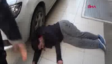 Genç kadının arka cebinden telefonu çalmaya çalışınca....